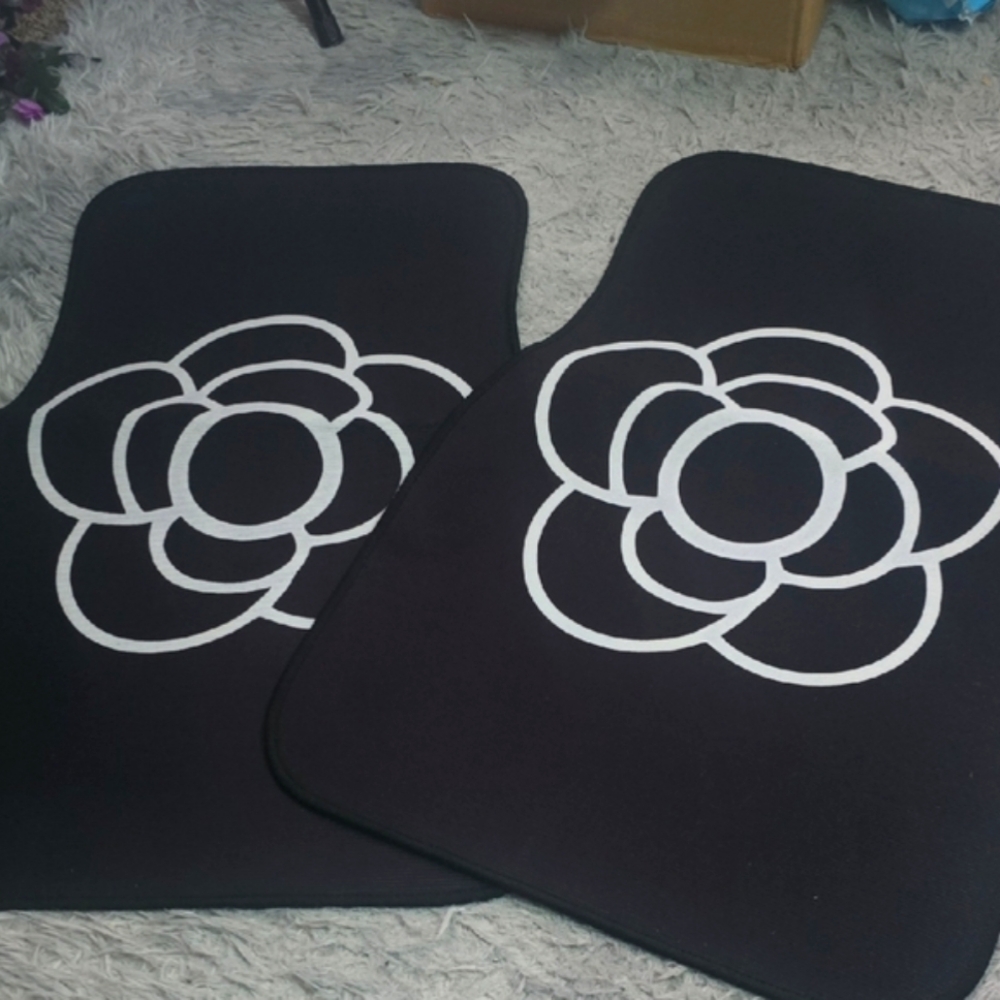 Camilla Black & White Car Floor Mats (SET OF 4)(NWOT)✨️🖤✨️ - Picture 4 of 7